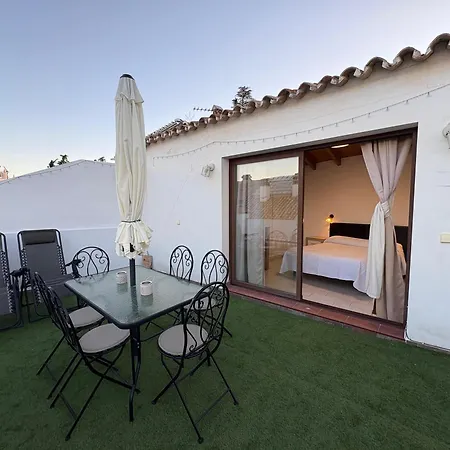 Private Sunrise Terrace & Cathedral Views Apartment *