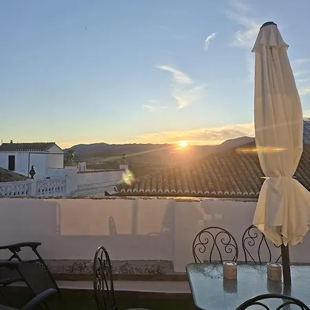Private Sunrise Terrace & Cathedral Views Apartment